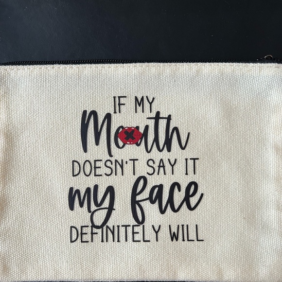 THEMED NWOT COSMETIC CASE WRISTLET with LIP PRODUCTS. - Picture 1 of 8